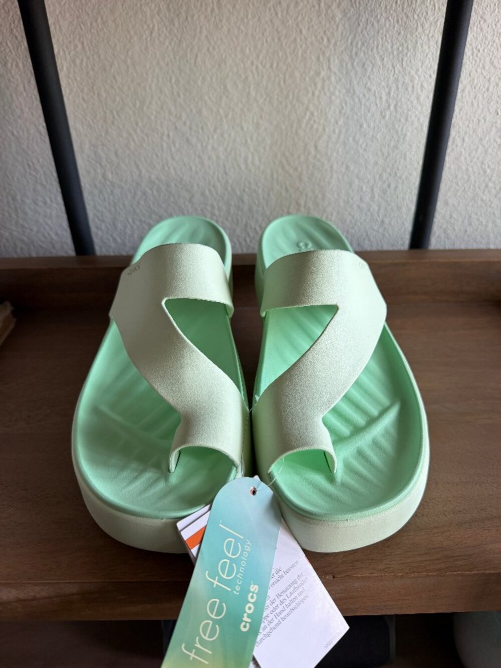CROCS Getaway Toe Loop Platform Sandal in Jade Tint NEW Various Sizes - Picture 2 of 9